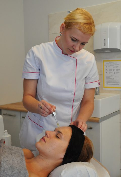 gabinet kosmetyki i masażu Bydgoszcz salon kosmetyczny oksybrazja zabieg z kwasem migdałowym oczyszczanie twarzy mikrodermabrazja