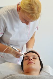 gabinet kosmetyki i masażu Bydgoszcz salon kosmetyczny oksybrazja zabieg z kwasem migdałowym oczyszczanie twarzy mikrodermabrazja