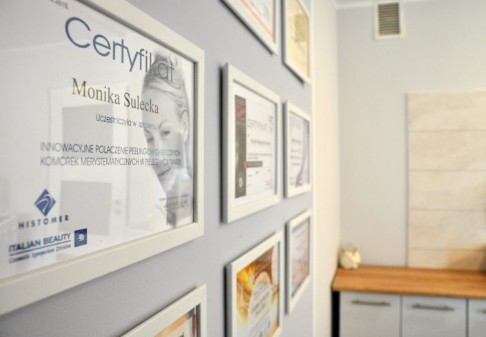 gabinet kosmetyki i masażu Bydgoszcz salon kosmetyczny oksybrazja zabieg z kwasem migdałowym oczyszczanie twarzy mikrodermabrazja